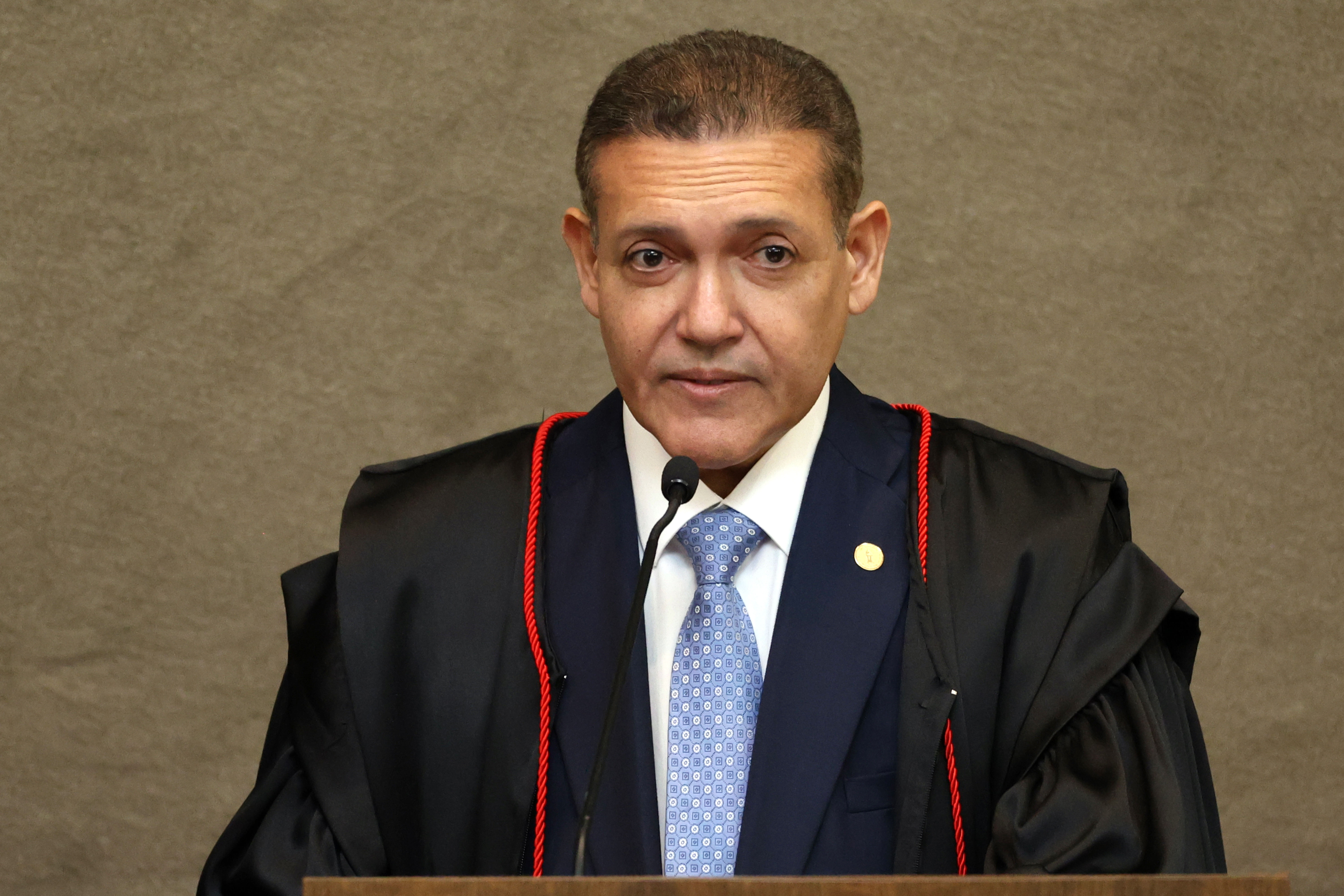 Ministro Kassio Nunes Marques durante cerimônia de posse na presidência do TSE