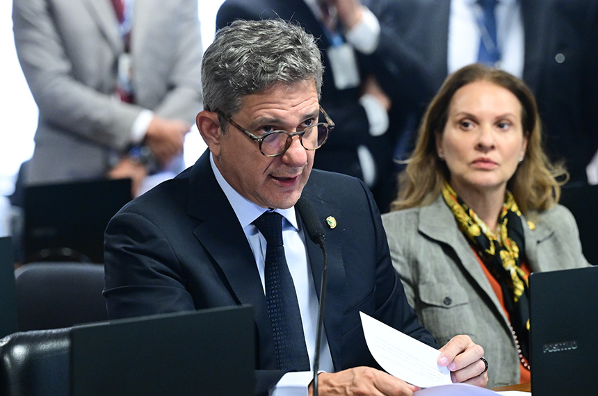 Senador Rogério Carvalho discursa na Comissão de Constituição e Justiça do Senado
