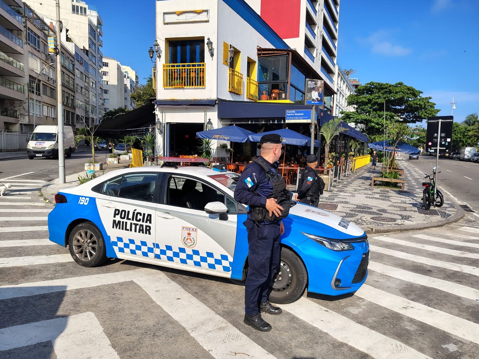 Policiais militares em patrulhamento no Rio de Janeiro