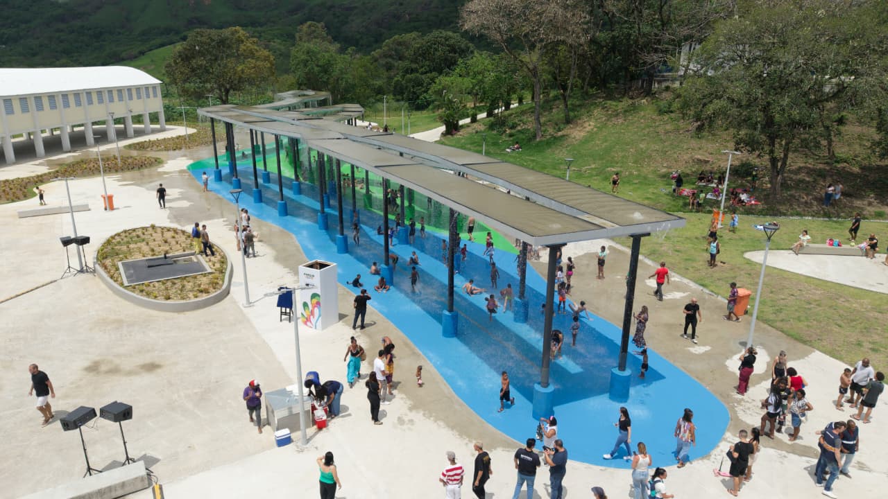 Área de lazer do Parque Oeste Ana Gonzaga, em Inhoaíba, Zona Oeste do Rio