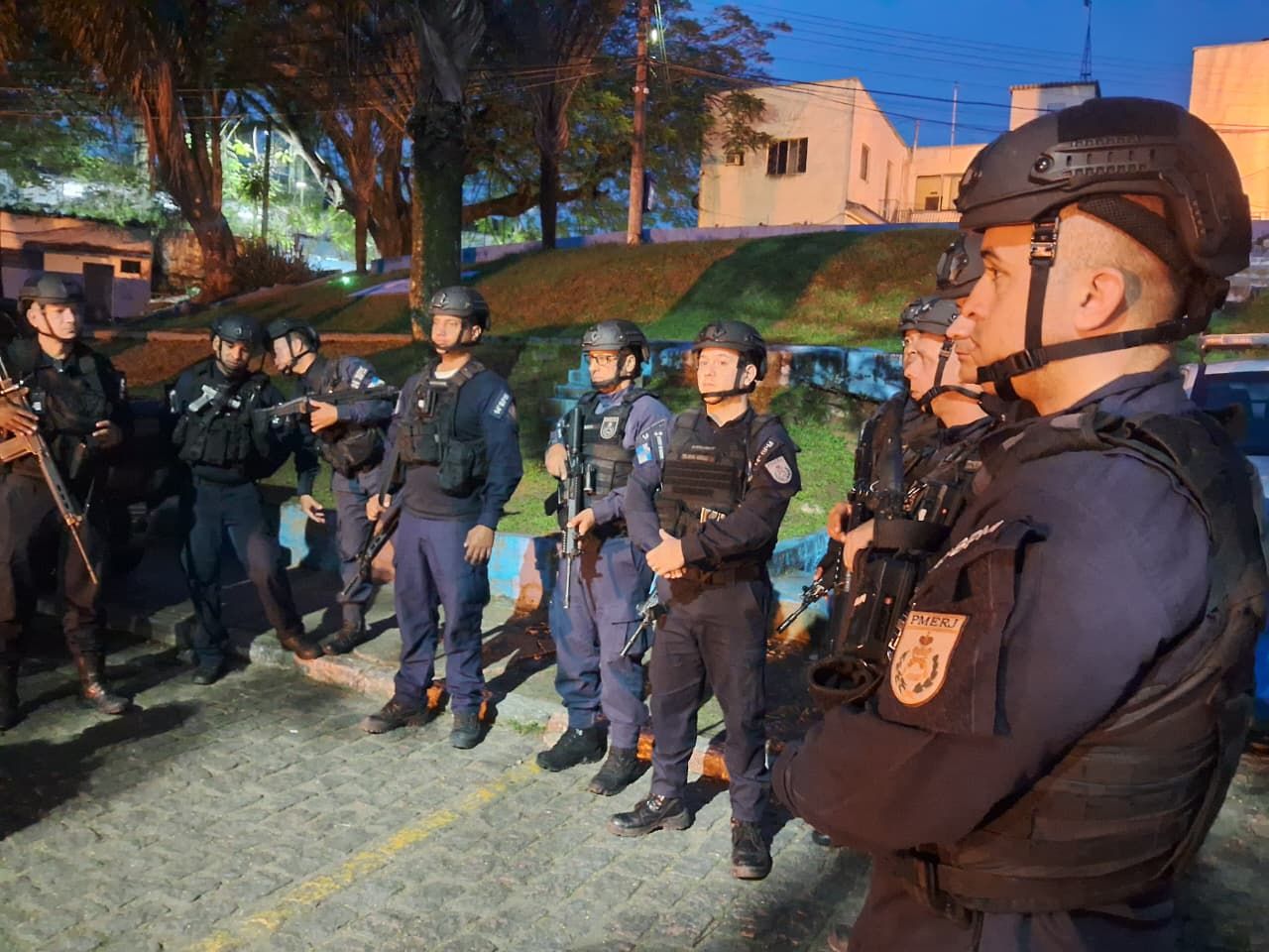 Policiais militares durante operação na Vila Vintém, na Zona Oeste do Rio