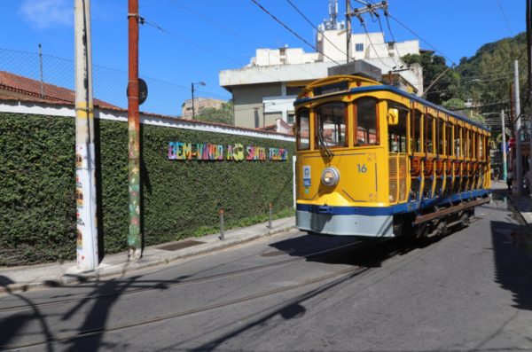 Bonde de Santa Teresa em circulação no Rio de Janeiro