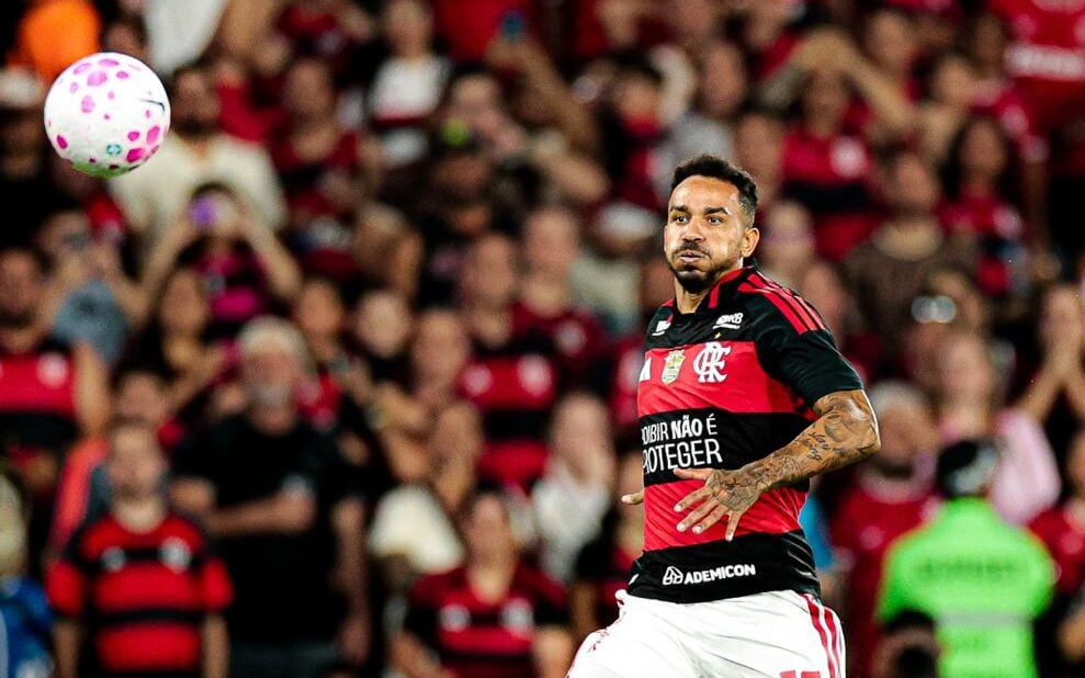 Zagueiro Danilo, do Flamengo, durante o Fla-Flu no Maracanã