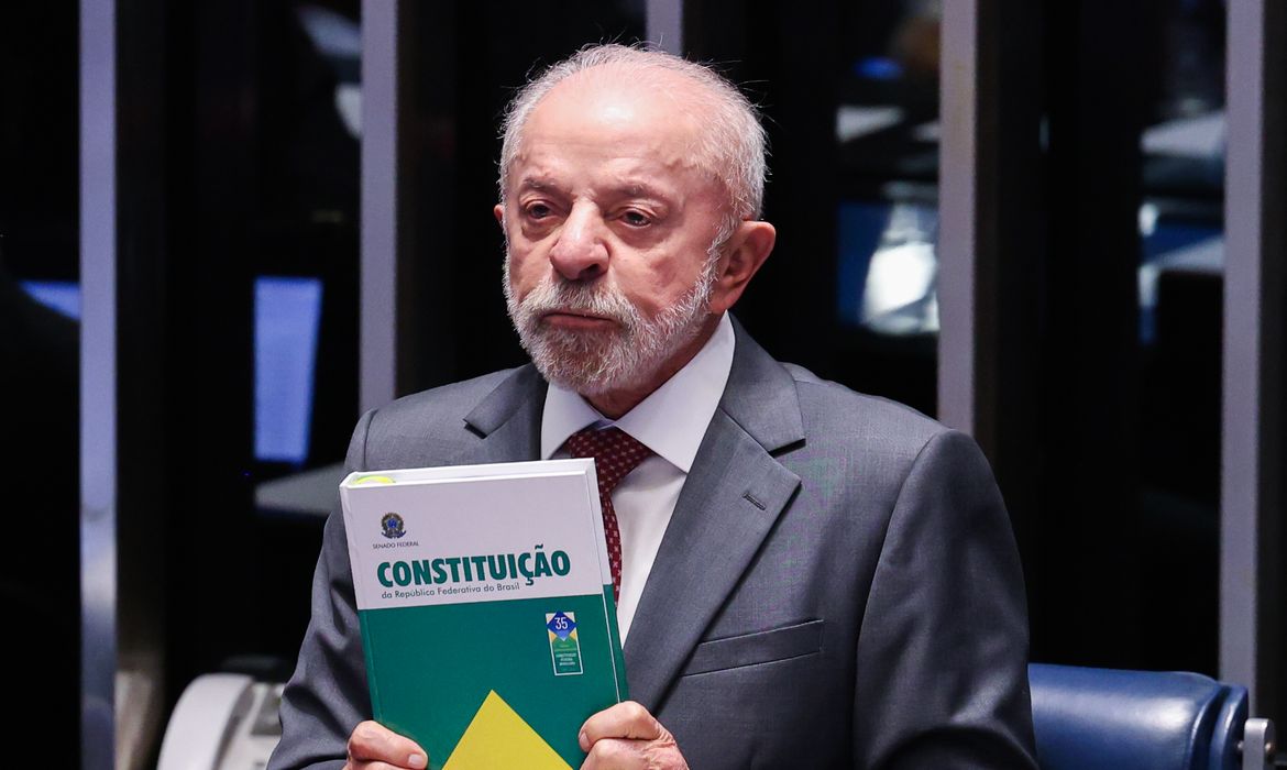 Presidente Lula discursa em ato de campanha em Minas Gerais