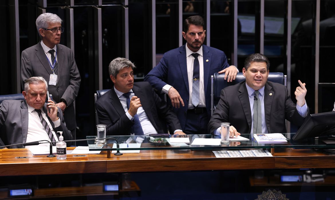 Sessão no plenário do Senado Federal, em Brasília