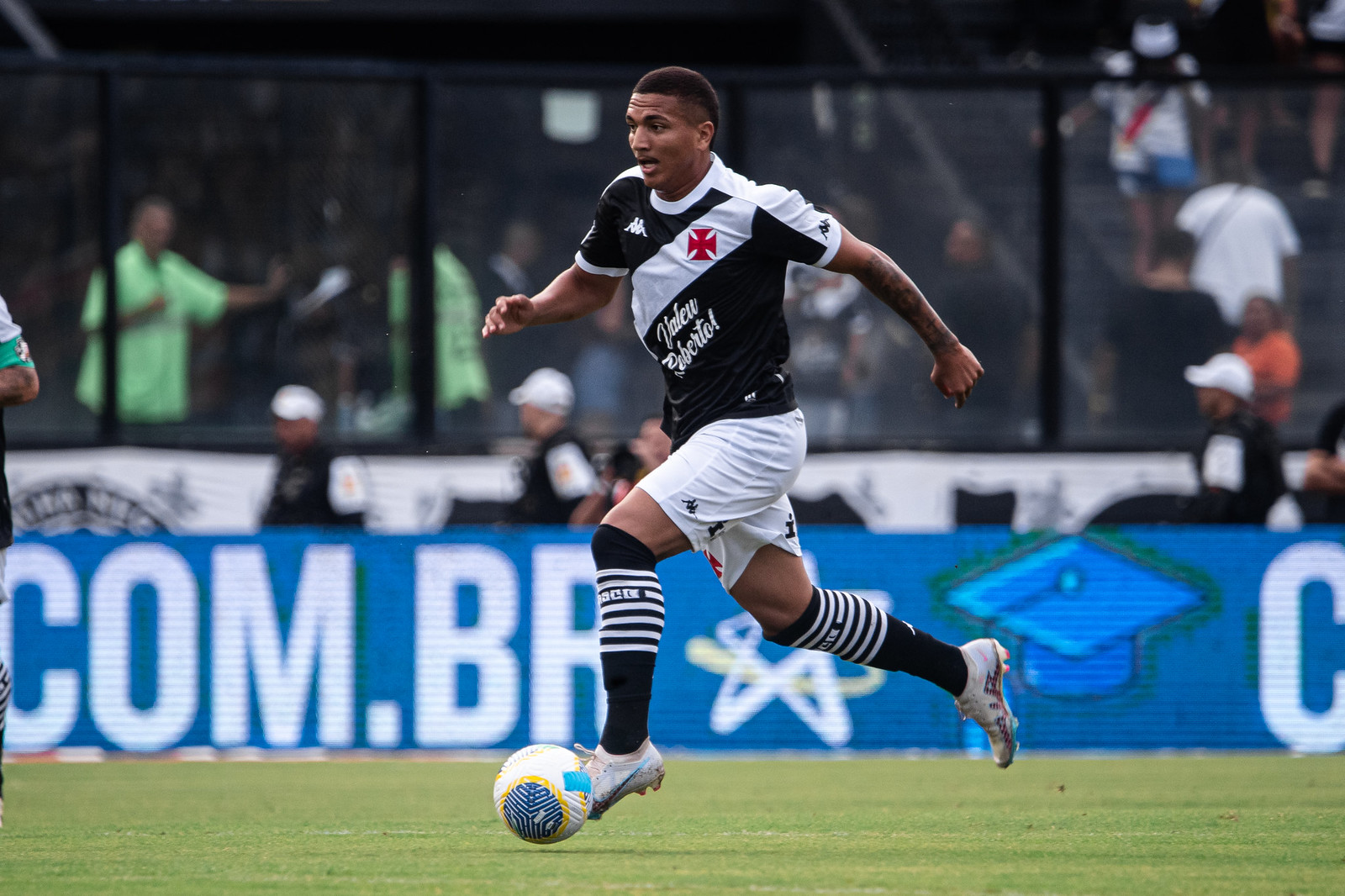 Jogadores do Vasco em campo no estádio de São Januário, no Rio